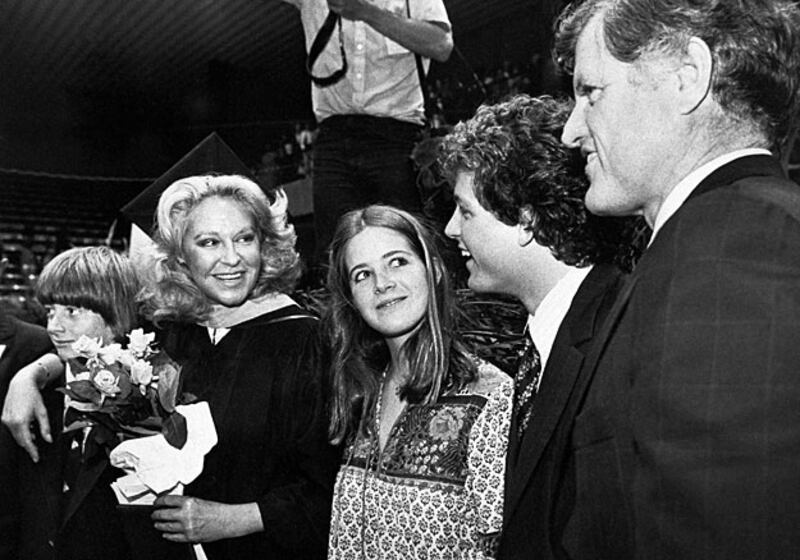 galleries/2009/07/30/intimate-photos-of-the-kennedy-family/kennedy-fam-8_i4mlow