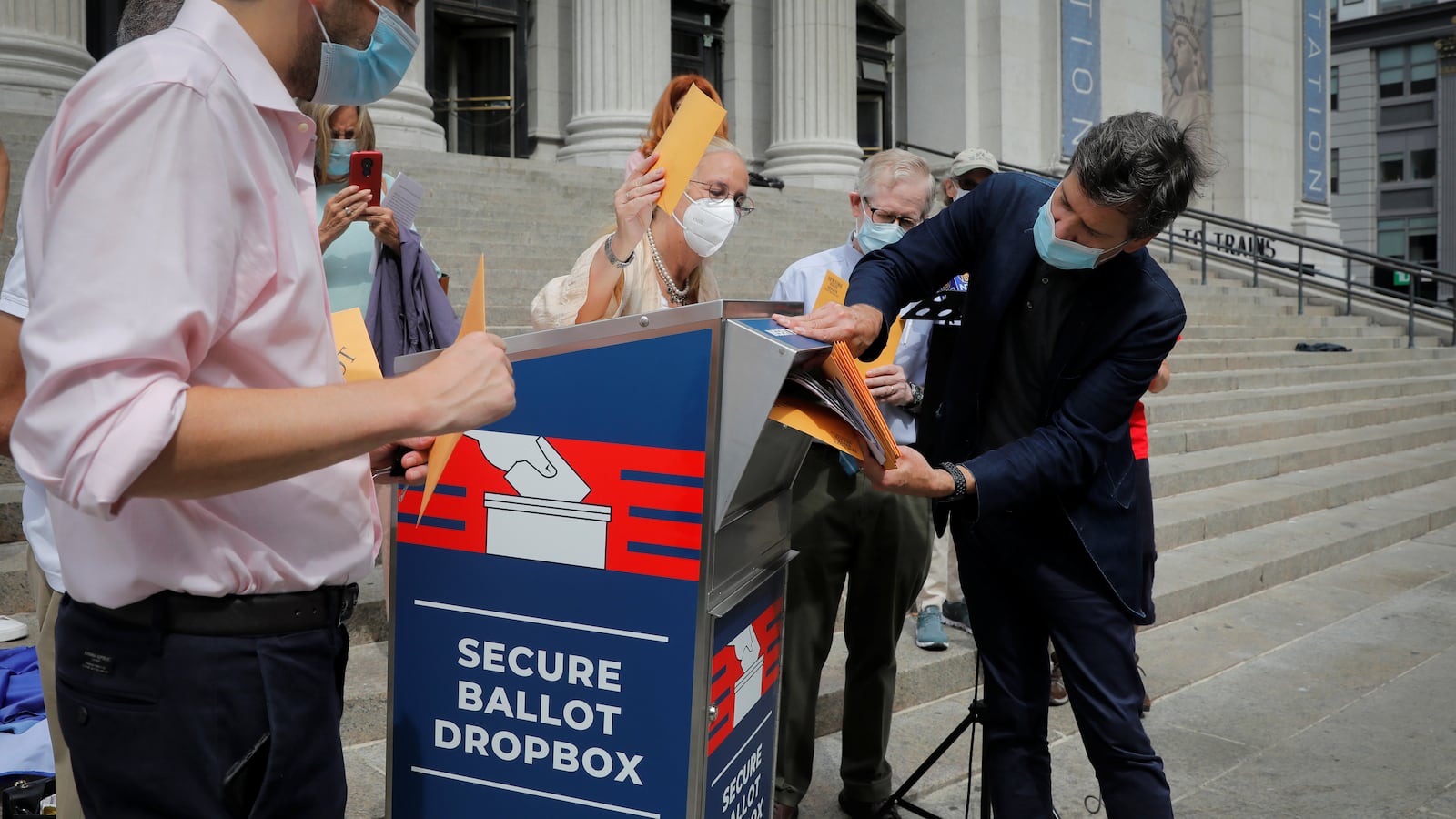 2020-08-31T165944Z_965436868_RC24PI9PRTZP_RTRMADP_3_USA-ELECTION-POST-OFFICE_sz4wvr