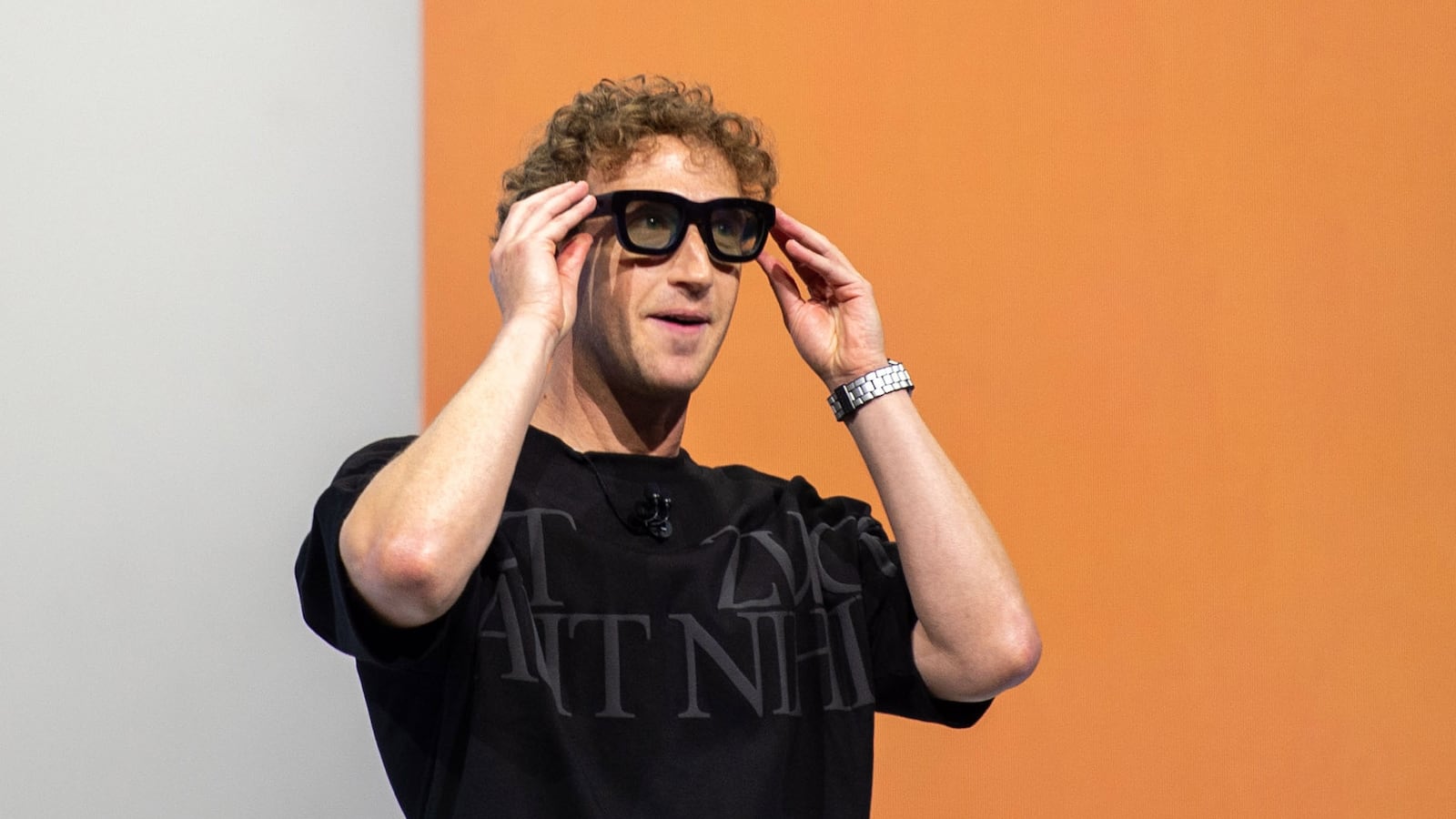 25 September 2024, USA, Menlo Park: At the Meta Connect developer conference, Mark Zuckerberg, head of the Facebook group Meta, shows the prototype of computer glasses that can display digital objects in transparent lenses. Photo: Andrej Sokolow/dpa