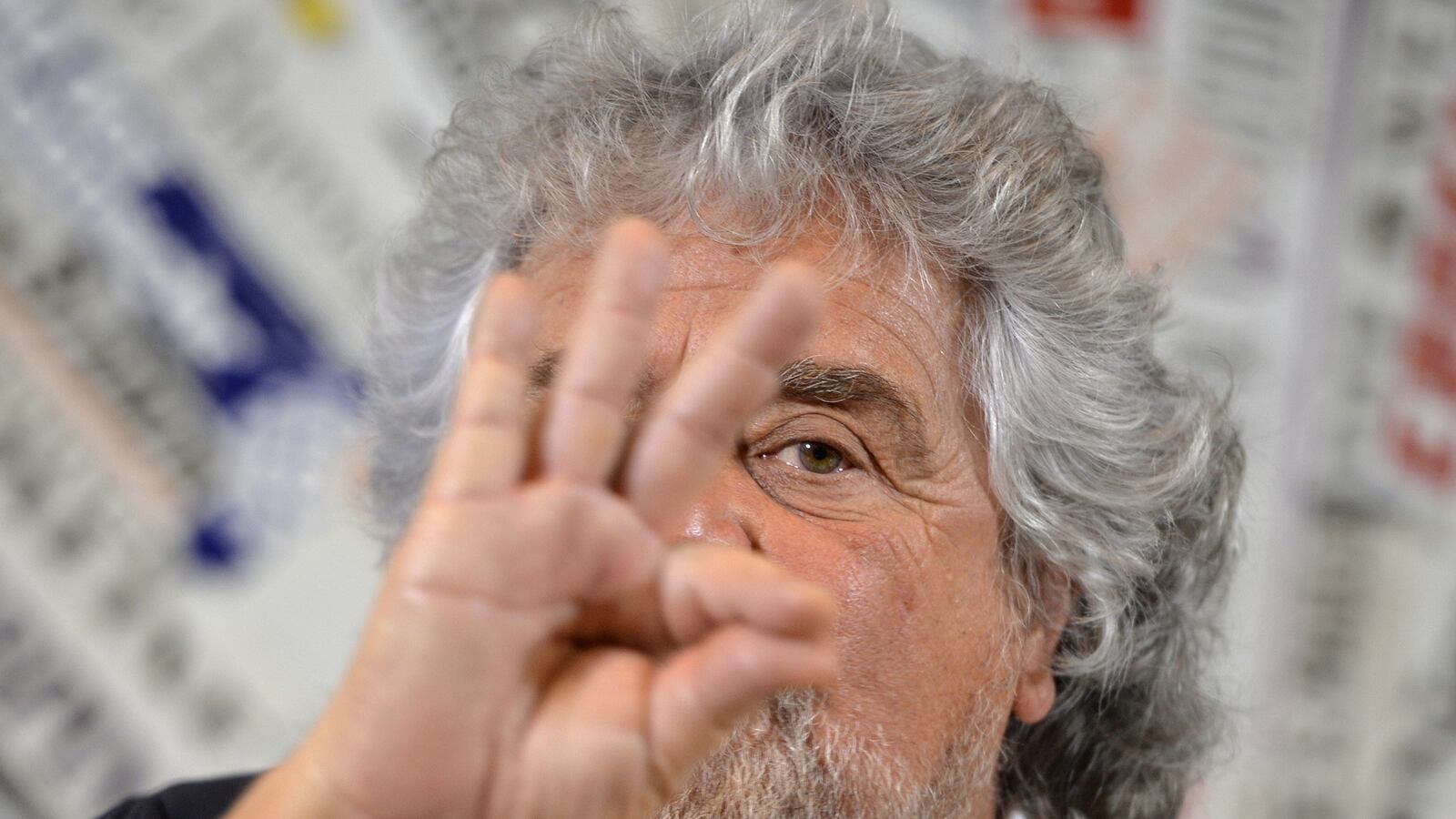 articles/2017/01/12/europe-s-right-tears-itself-apart/170111-Nadeau-Europes-Populists-tease_pxukx0