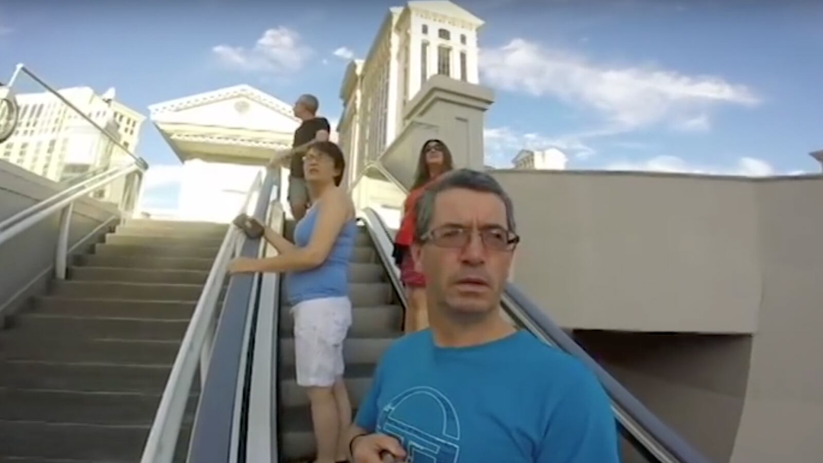 videos/2015/11/17/man-films-vegas-vacation-backwards/151117-selfiecation-joiner_y5adzw