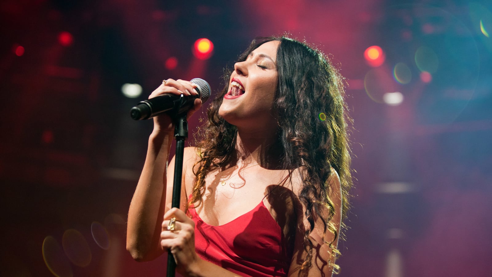 articles/2013/10/09/is-eliza-doolittle-the-next-adele/131008-hines-eliza-doolittle-tease_sm4agd