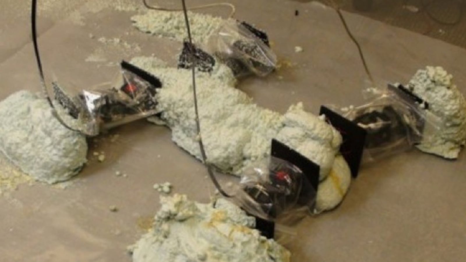cheats/2011/10/20/robot-builds-itself/foambot-cheat_rpzyod