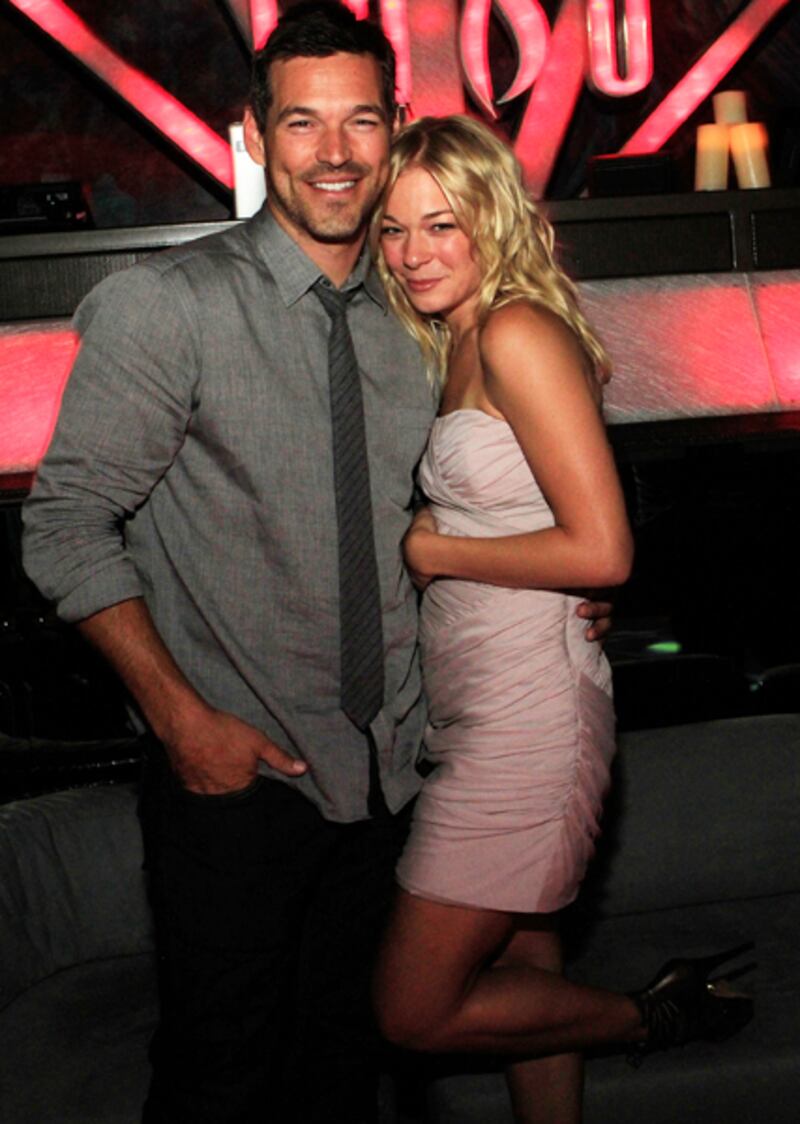 galleries/2011/10/27/celebrities-fake-weddings-photos/fake-weddings-rimes_gcz2li