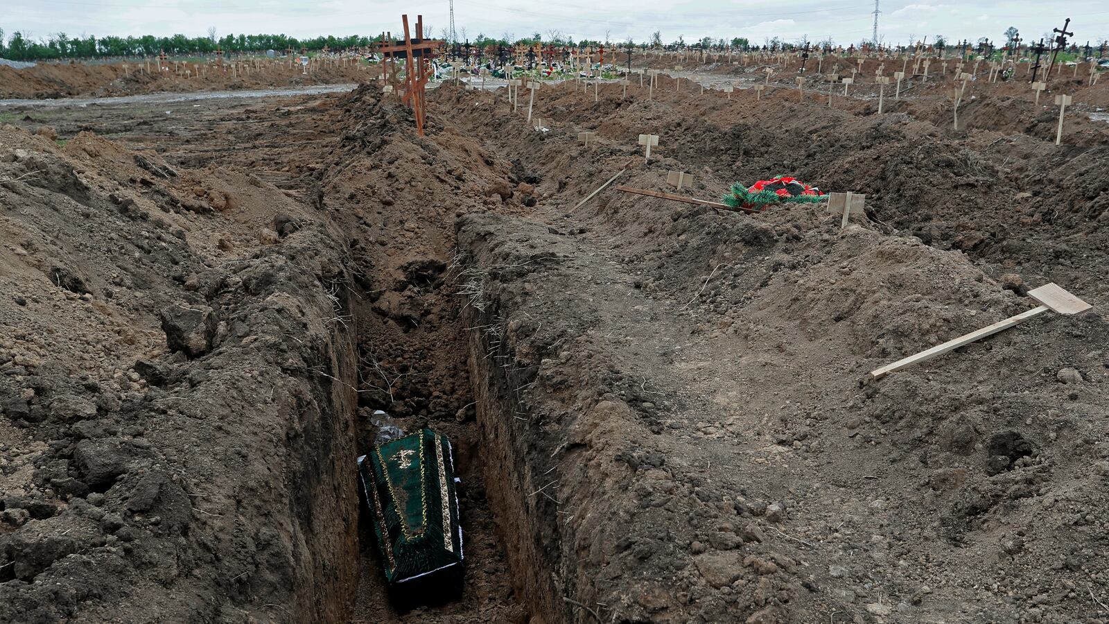 2022-05-22T212437Z_1634246083_RC29CU925CG0_RTRMADP_3_UKRAINE-CRISIS-MARIUPOL_q0rygd