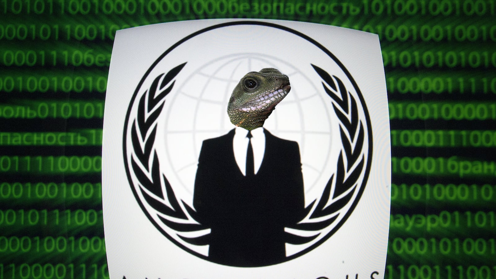 articles/2014/12/29/the-attack-on-the-hidden-internet/141228-rogers-internet-war-tease_eeqyj9