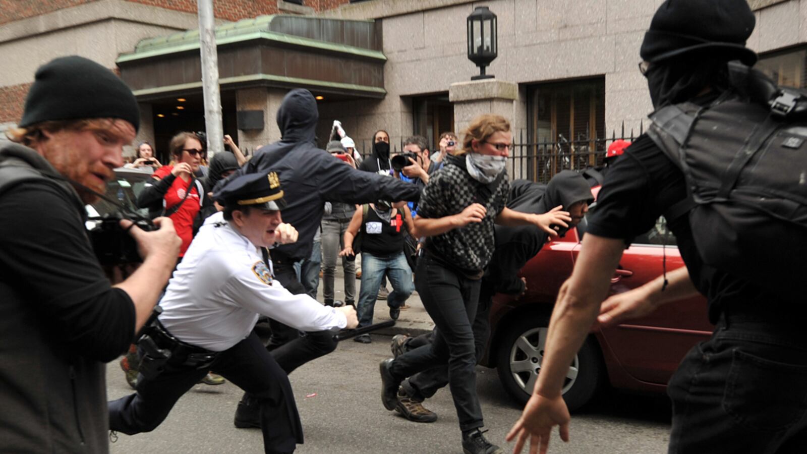 cheats/2012/05/01/occupiers-protest-in-100-cities/may-day-occupy-clashes-cheat_fmrnvt