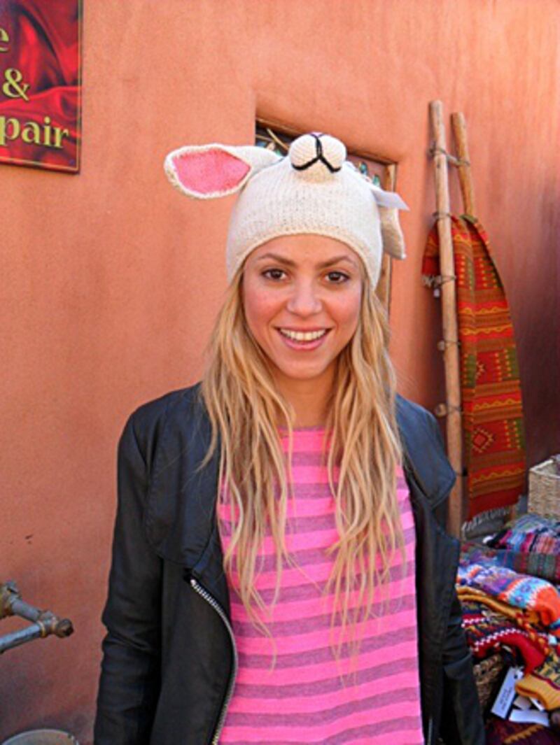 galleries/2010/10/14/celebrity-twitpics/twitpi1014---shakira_mn94du