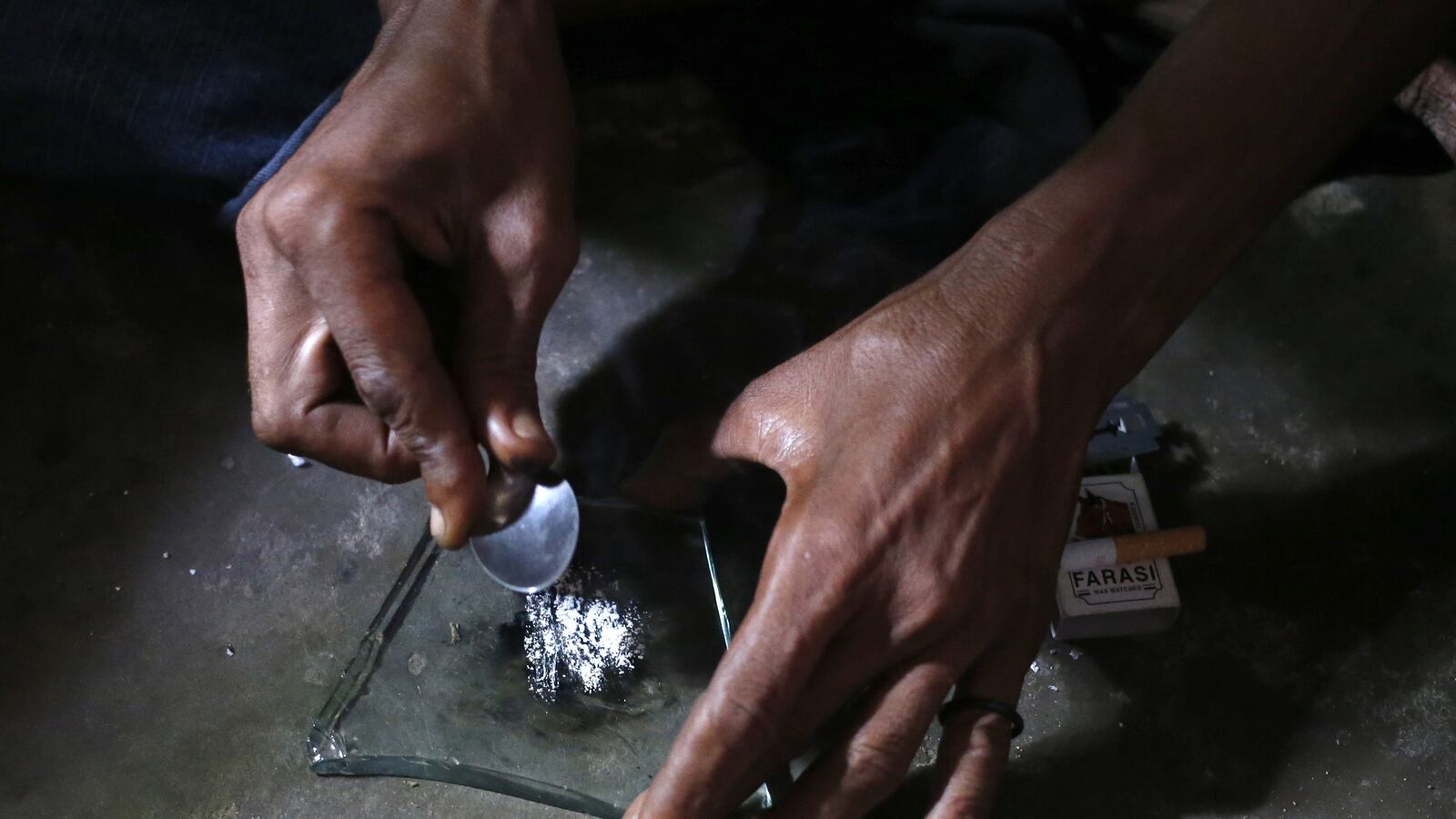 articles/2016/01/05/how-to-survive-the-heroin-epidemic/160104-siegel-heroin-tease_qxh4l4