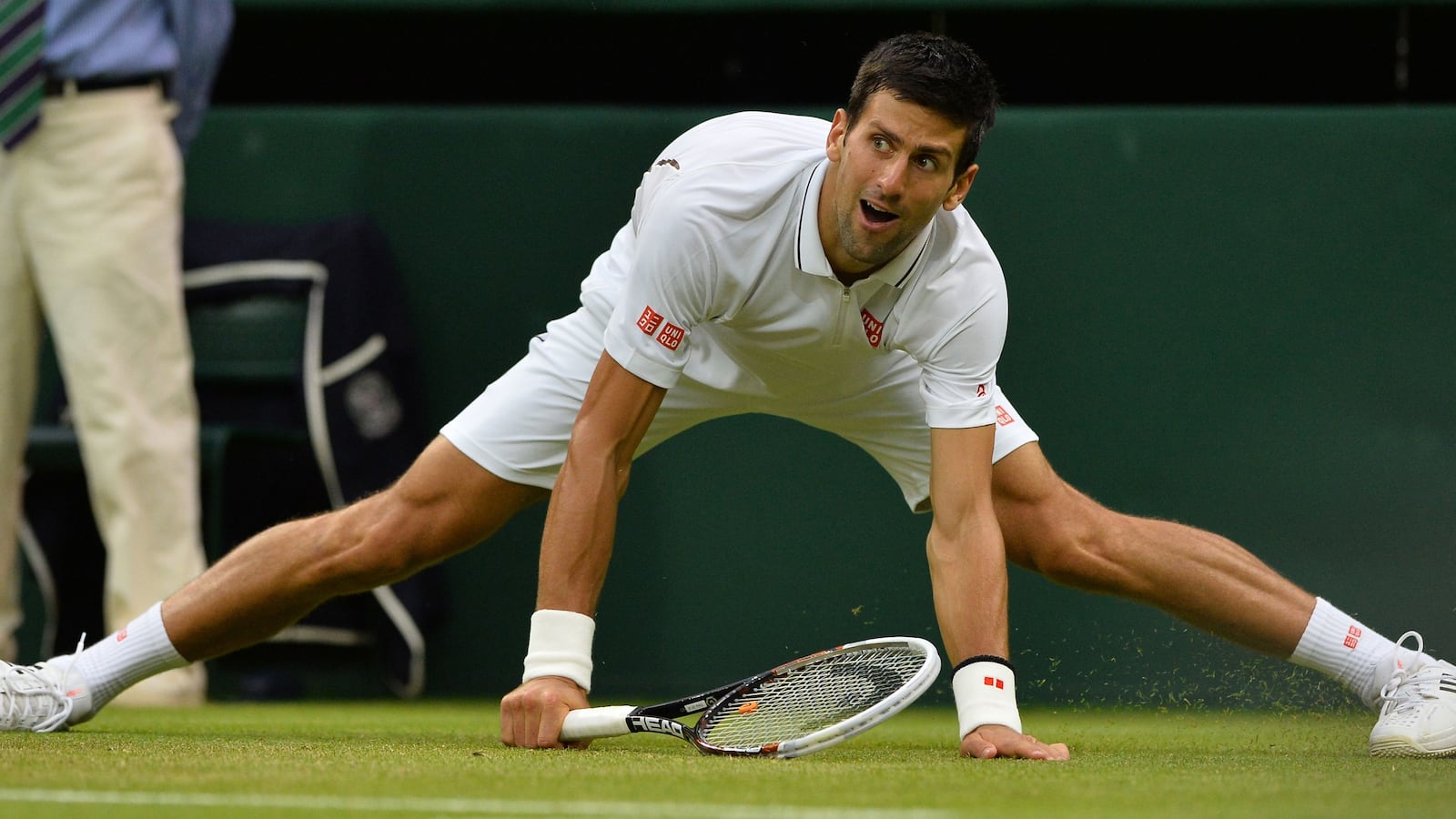 cheats/2013/06/27/djokovic-advances-at-wimbledon/130627-wimbledon-djokovic-cheat_lwpsq6
