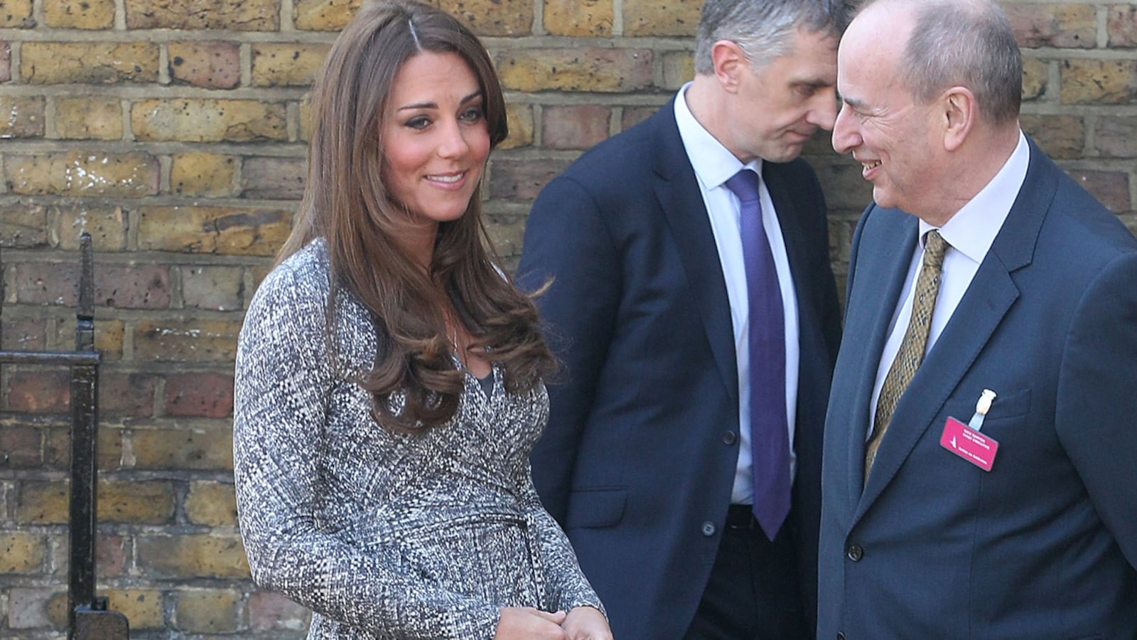 articles/2013/02/19/kate-middleton-takes-baby-bump-on-first-official-outing-press-go-wild/kate-preg-tease_mrxufw
