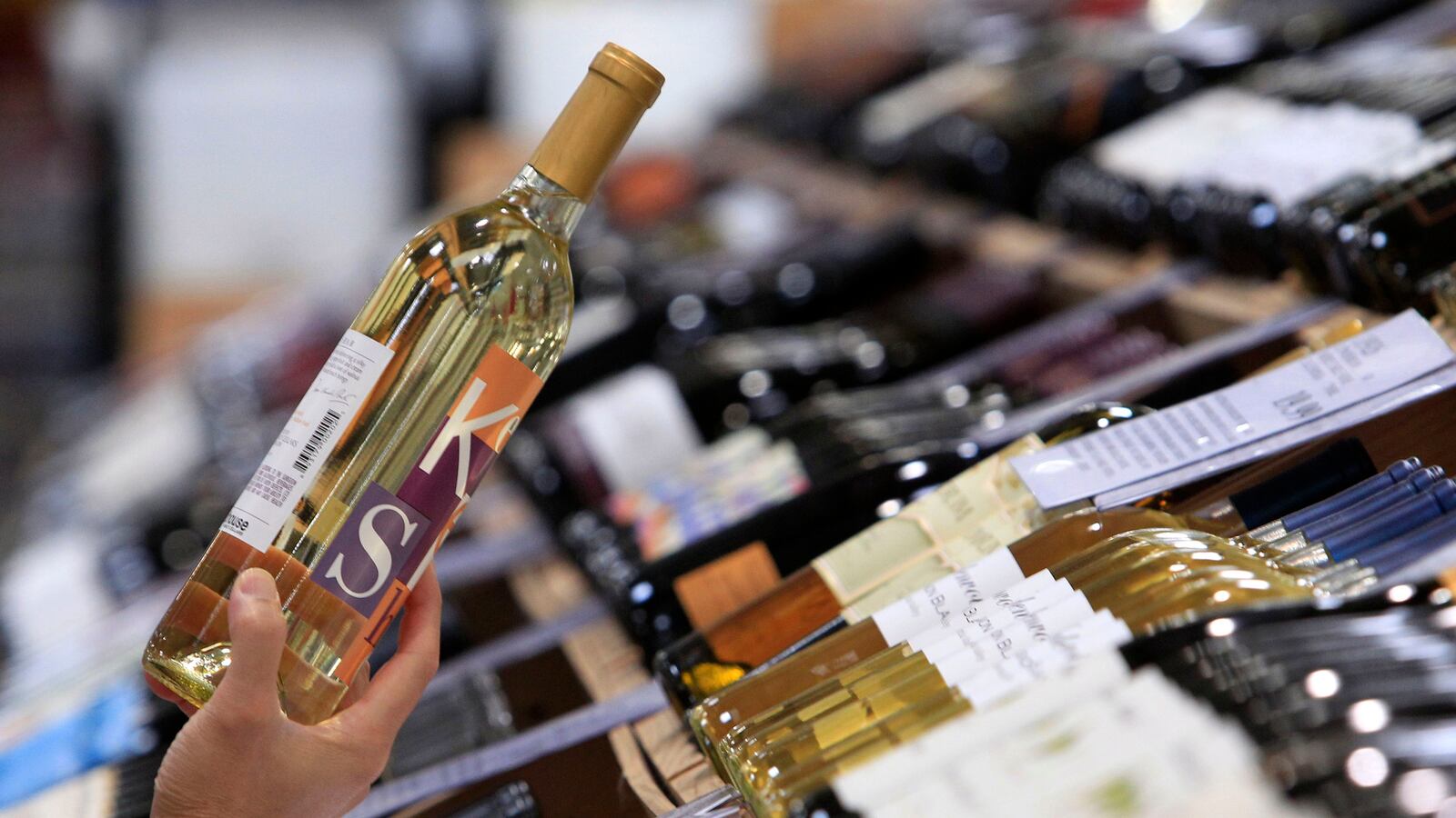 articles/2012/12/28/an-idiot-s-guide-to-new-year-s-wine/wine-nye-party_qetcja