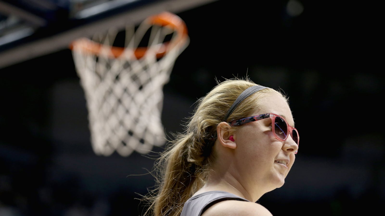 cheats/2014/11/03/praise-for-ncaa-player-with-tumor/141103-lauren-hill-cheat_sryn2r