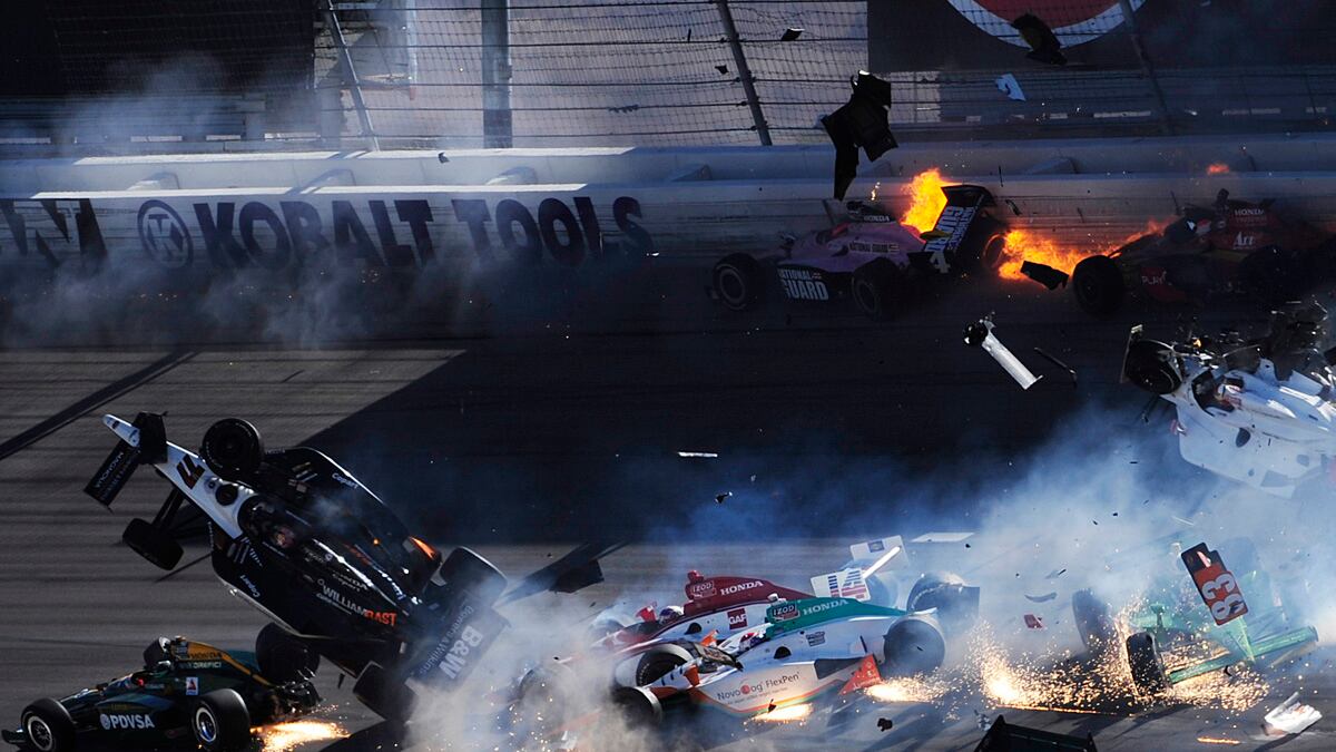 cheats/2011/10/16/indycar-s-wheldon-dies-in-crash/dan-wheldon-dies-cs_ykxev7