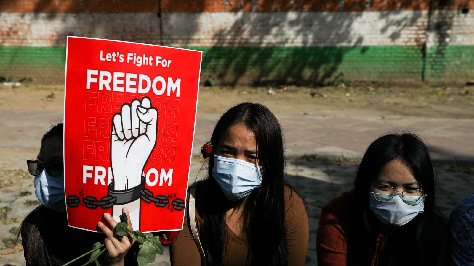 2022-07-25T015326Z_1943101972_RC2XOS9H2NHR_RTRMADP_3_MYANMAR-EXECUTION_vc5br6