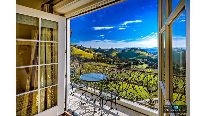 170923-mcnearney-omg-i-want-this-house-8_sljeni