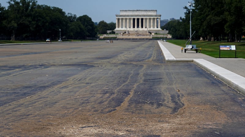 Debris covers the surface of the drained Lincoln Memorial Reflecting Pool, following renovations and Independence Day celebrations, in Washington, D.C., U.S., July 15, 2026. REUTERS/Al Drago