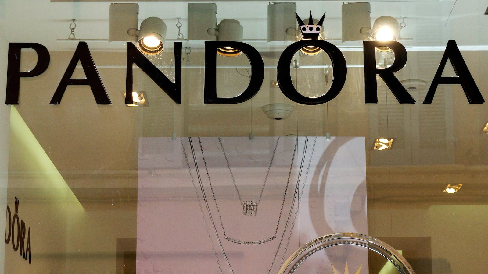 2021-05-04T083420Z_299811022_RC2W8N9I7WA1_RTRMADP_3_PANDORA-RESULTS_pxxjfa