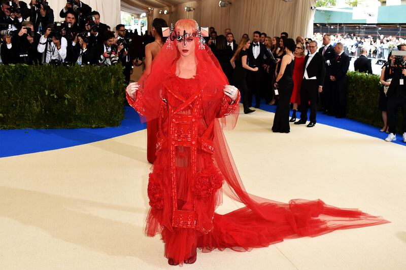 galleries/2017/05/01/how-to-rock-the-met-gala-red-carpet/170501-met-gala-tease_osjeqs