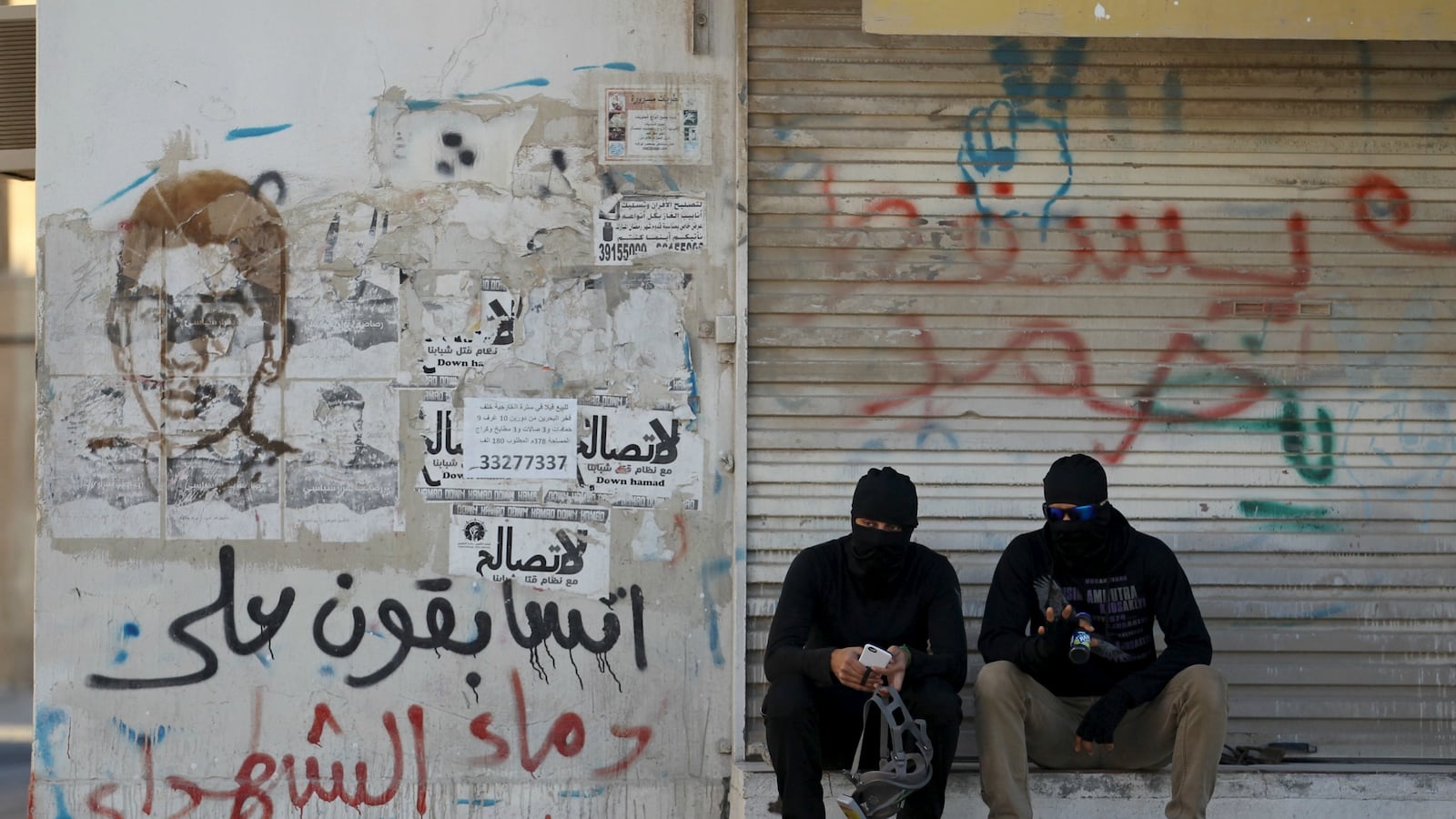 cheats/2017/01/01/armed-men-attack-bahrain-jail-release-inmates/170101-bahrain-jail-attack-cheat_eemjgz