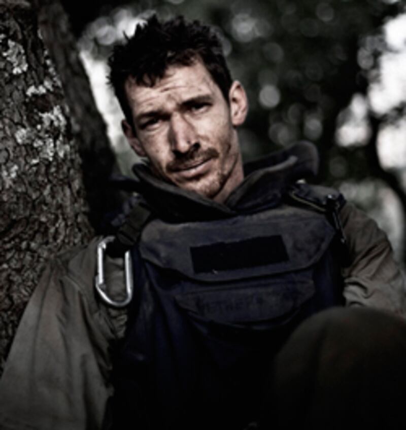 articles/2011/04/22/tim-hetheringtons-sleeping-soldiers-video-essay/hetherington-sleeping-soldiers-portrait_bwrpfd