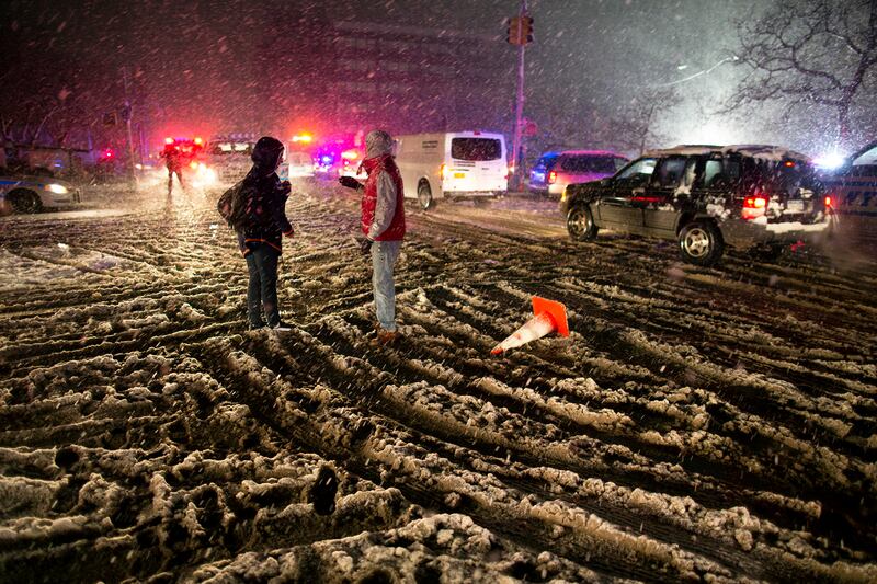 articles/2012/11/08/nor-easter-brings-dangerous-beauty-to-rockaways-after-hurricane-sandy/rockaways-snow-storm-daly_qww6fd