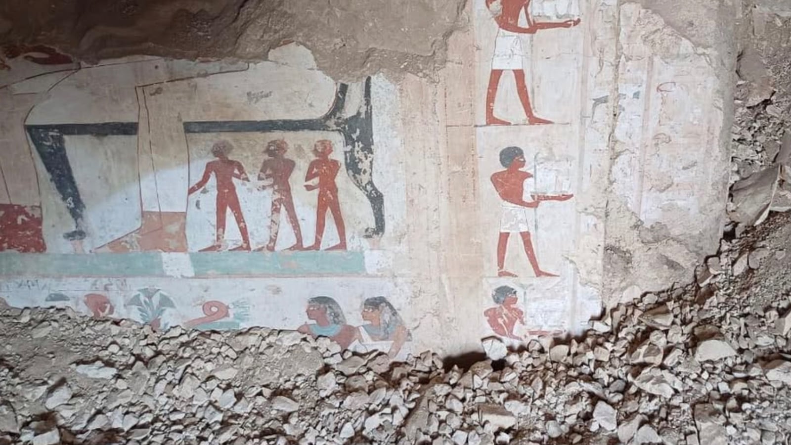 Archeologists discover tombs in Luxor