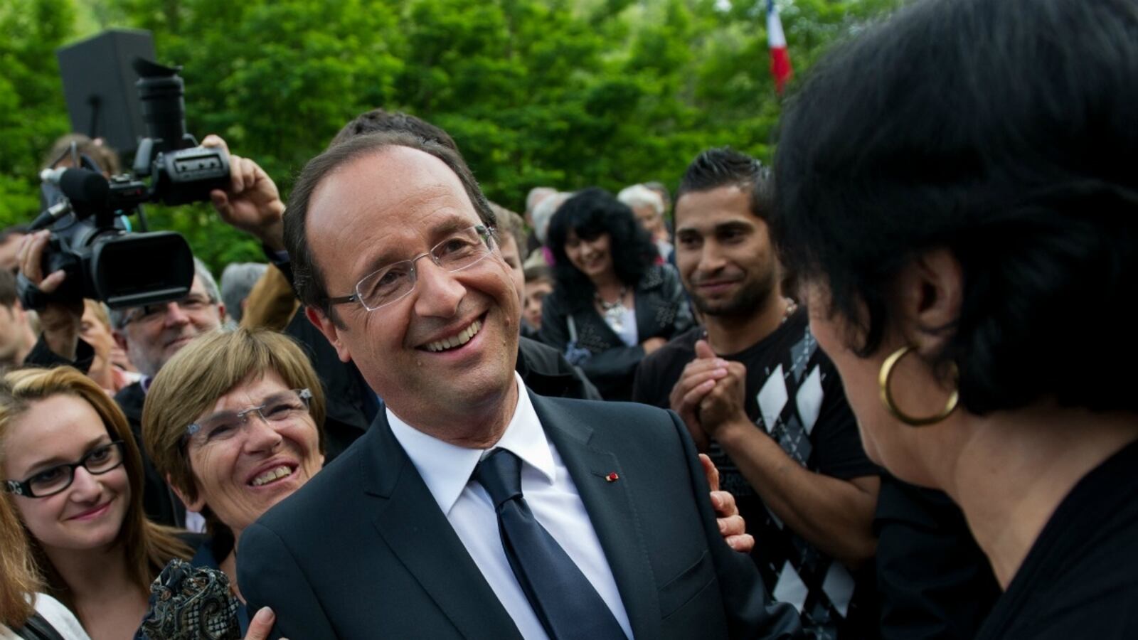 cheats/2012/06/10/french-socialists-set-to-win/hollande-cheat_xgongp