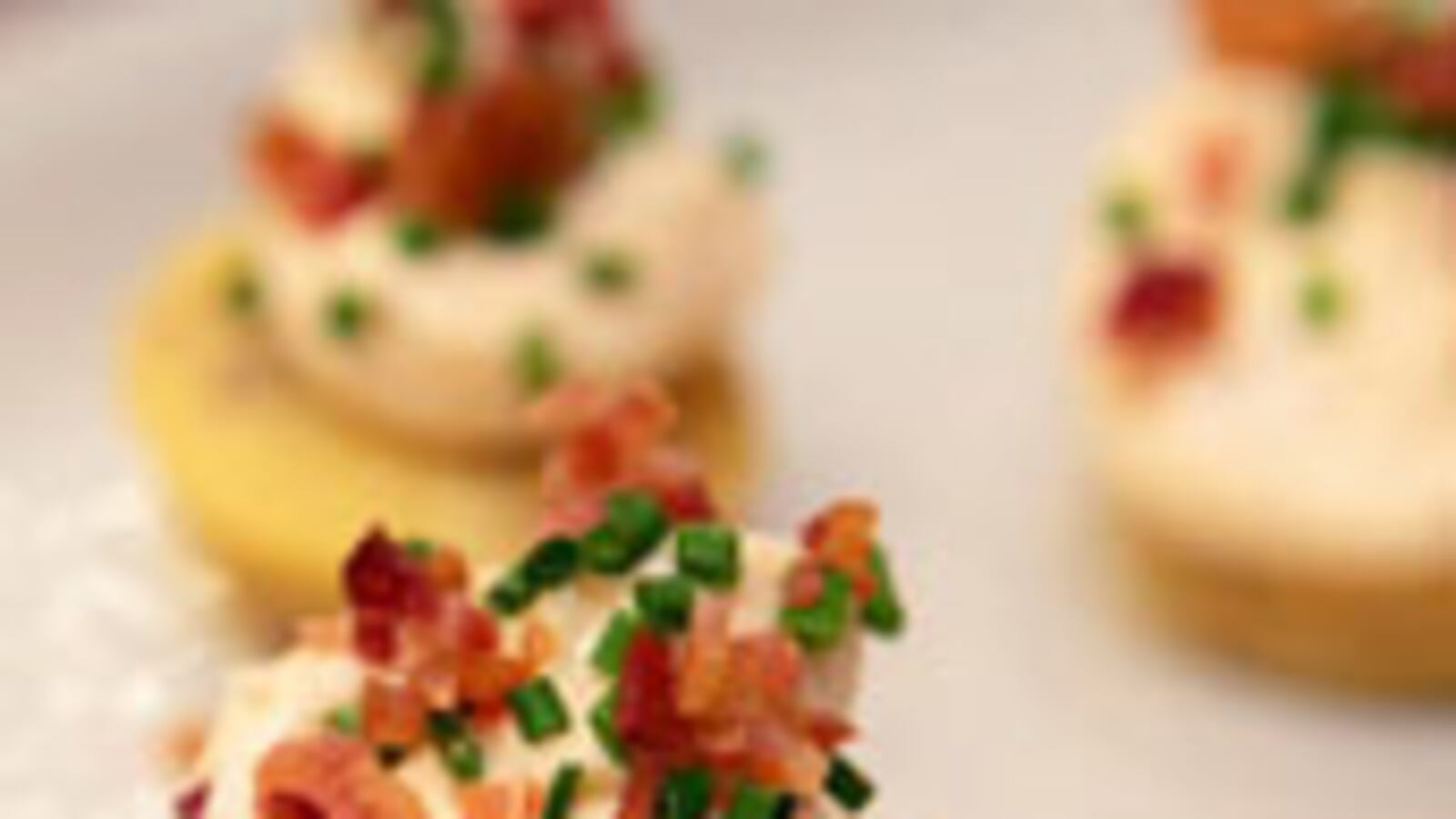 articles/2009/08/25/bacon-corn-muffins-with-savory-cream-cheese-frosting/corn-muffin-recipe_45268_sbilms