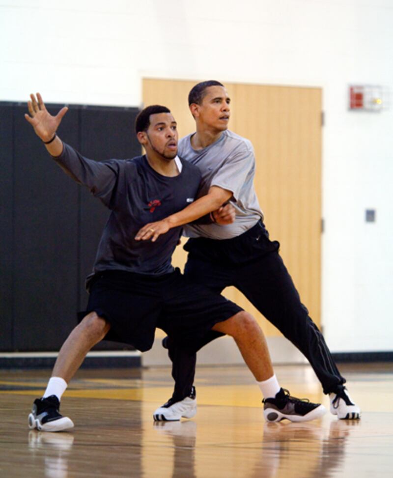 galleries/2012/04/10/obama-s-push-ups-from-sarkozy-biking-to-cameron-running-more-world-leaders-working-out-photos/world-leader-workouts-obama_xcrcze