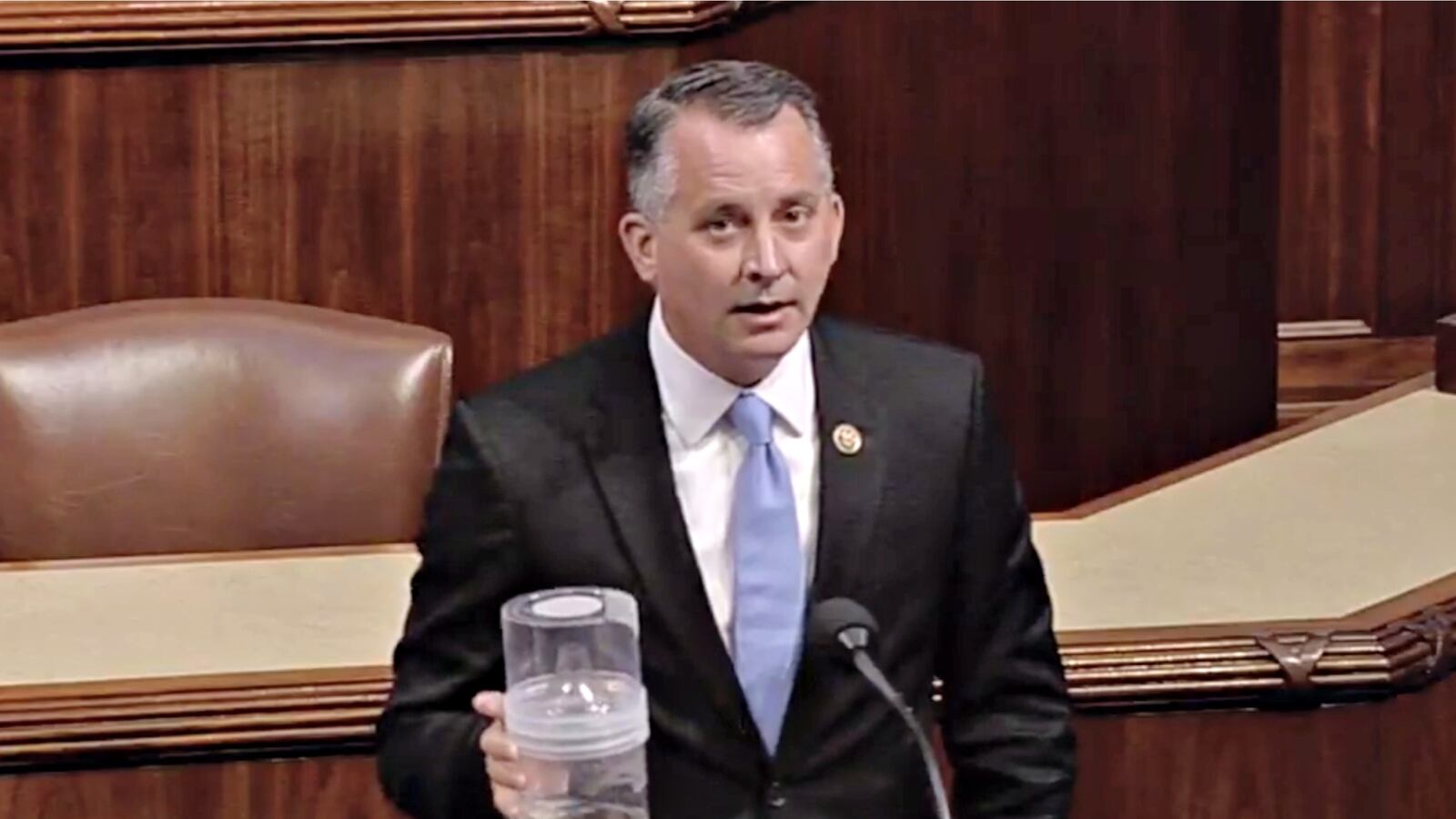 cheats/2016/09/07/lawmaker-brings-100-mosquitoes-to-house-floor/160907-david-jolly-mosquito-cheat_oxdg0w