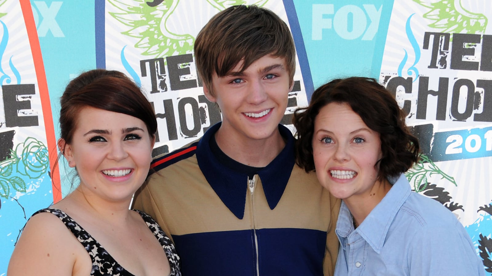 articles/2011/10/31/mae-whitman-sarah-ramos-miles-heizer-talk-parenthood-season-3-haircuts-and-more/teens-of-parenthood-lacob_zwqxmn