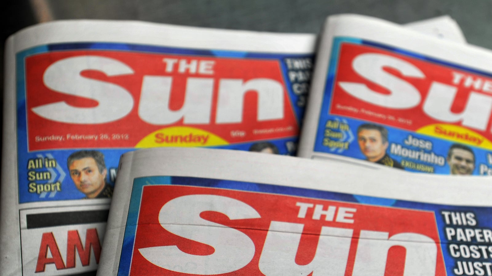 cheats/2013/01/17/uk-police-arrest-sun-reporter/130117-phone-arrests-journalist-cheat_tjwqxo