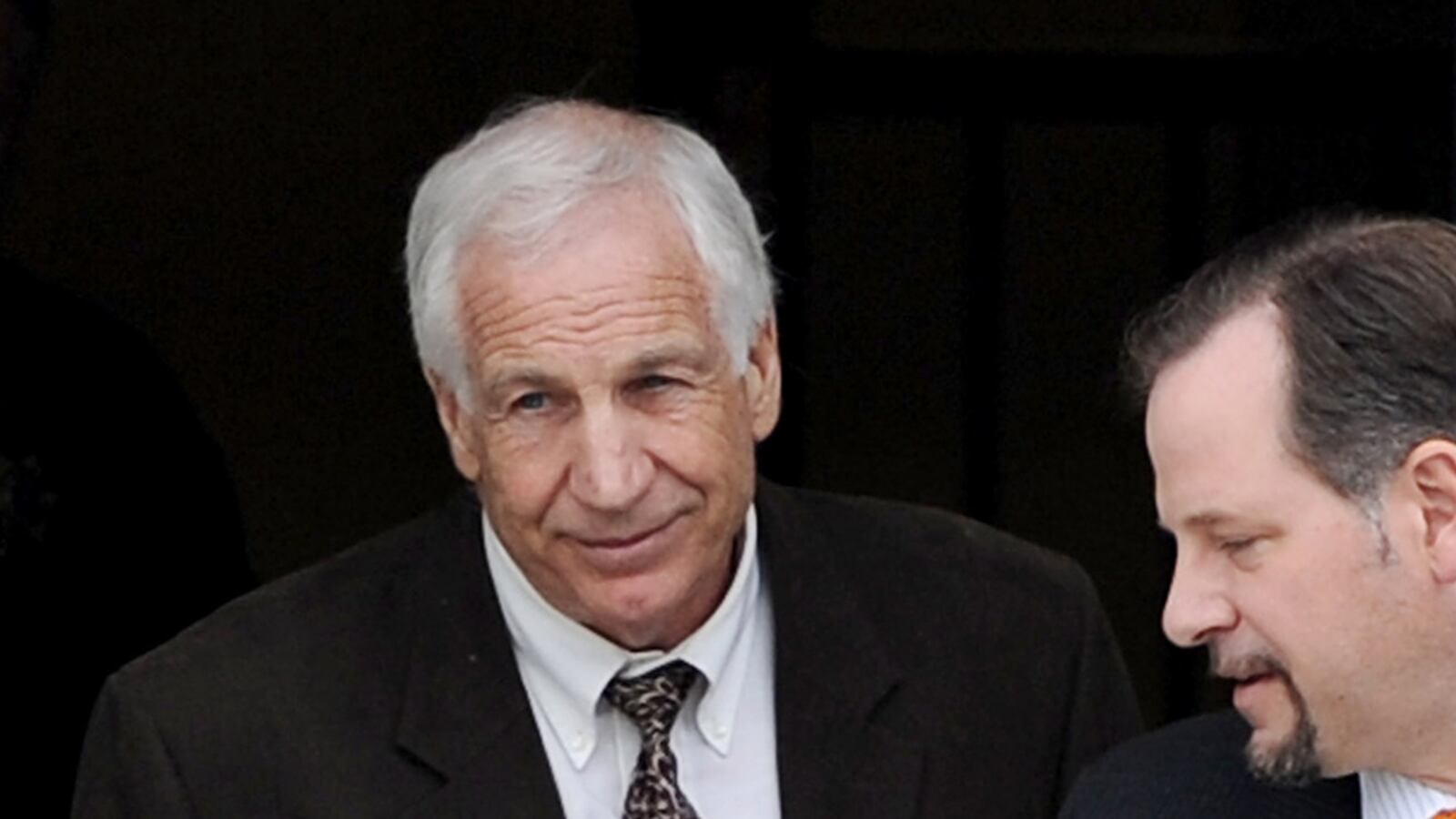cheats/2012/06/11/sandusky-sex-abuse-trial-begins/sandusky-trial-open-statements-begin-cheat_wmkqow
