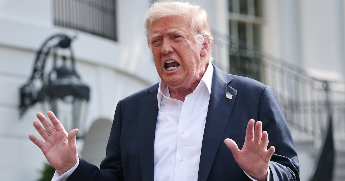 Trump Sanctions Arrests of ‘Slimeball’ ICE Protesters