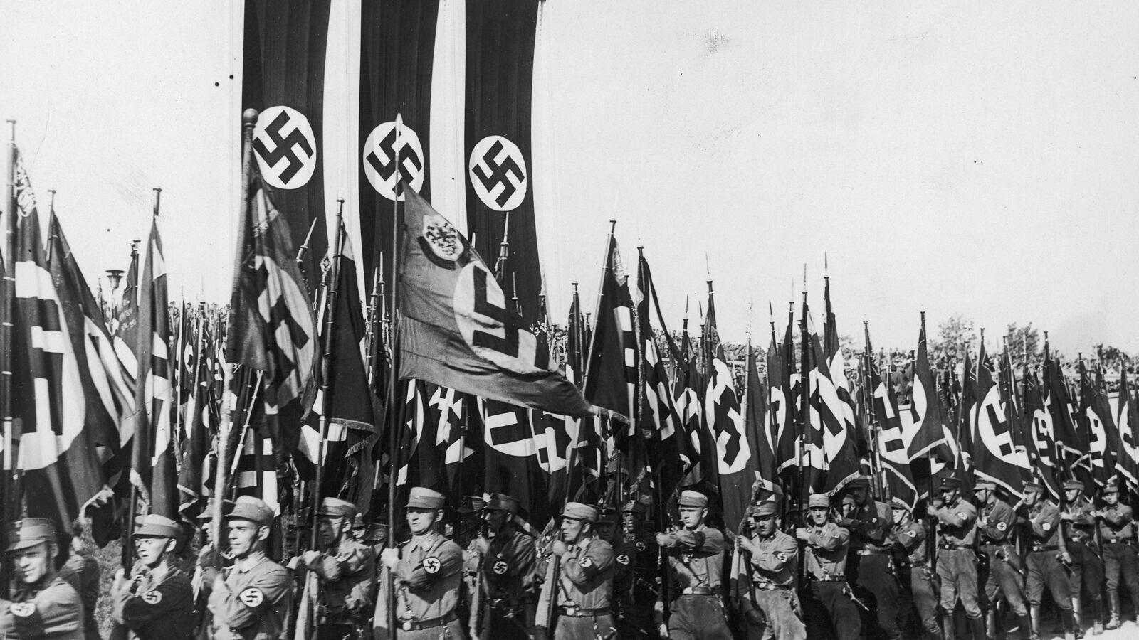 articles/2013/08/02/america-s-secret-government-program-to-hire-nazi-war-criminals/130802-rashke-nazis-tease-embed_dpz5ed