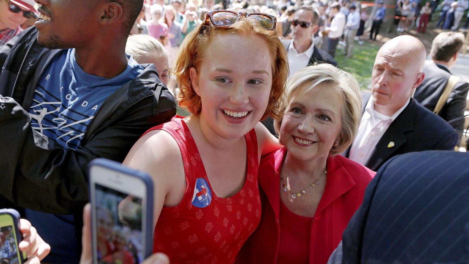 articles/2015/07/11/hey-candidates-take-a-damn-selfie/150710-Soltis-Anderson-candidate-selfies-tease_gkc3c5