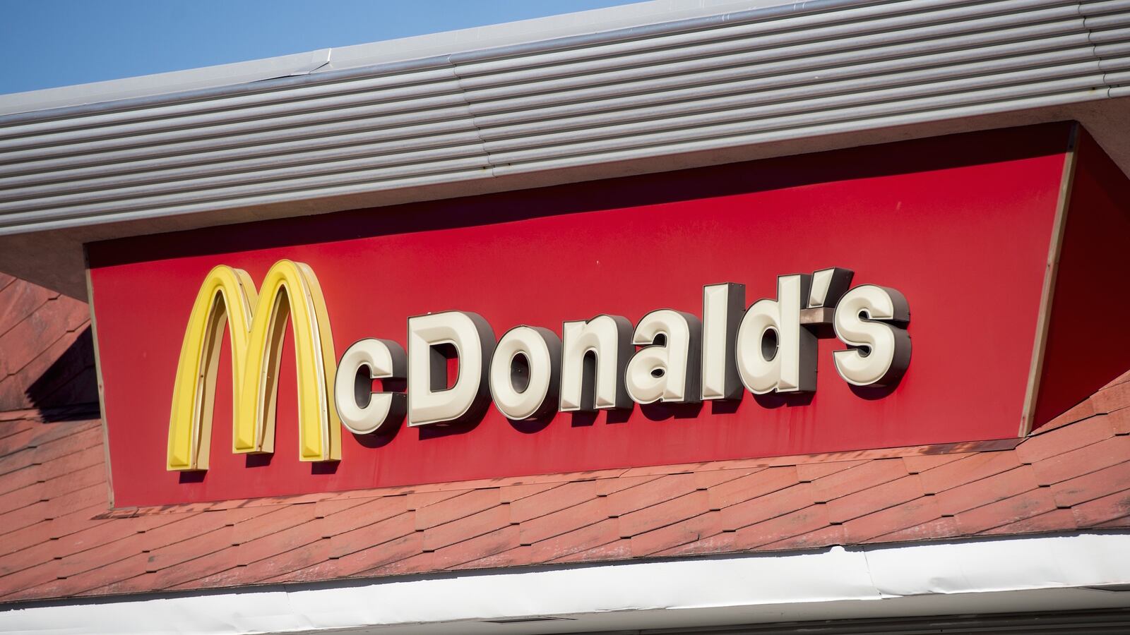 videos/2016/03/14/floating-mcdonald-s-gets-4-5m-makeover/160314-Place-McDonalds_krqqha