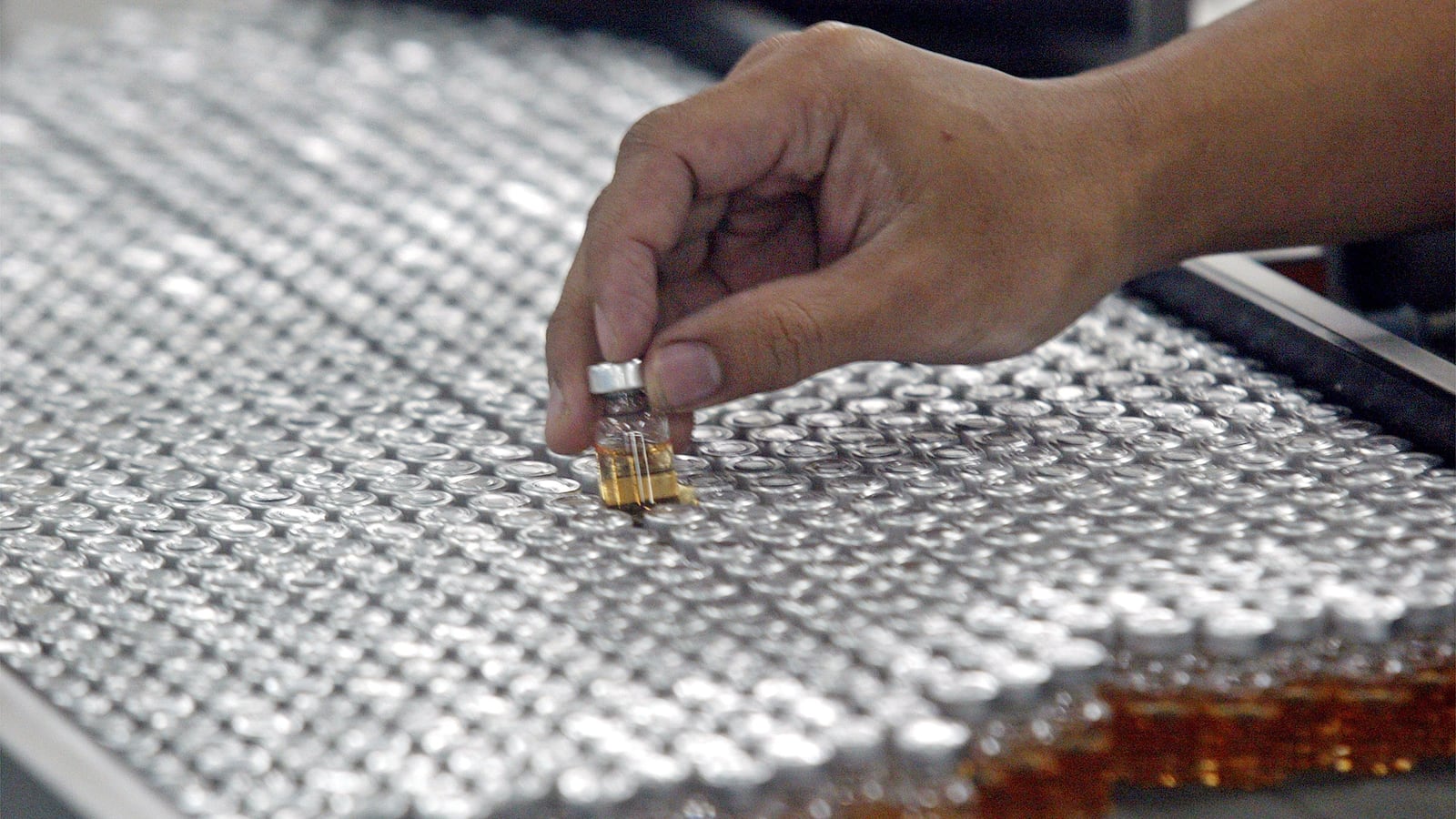 2005-05-13T120000Z_1734279424_RP6DRMTMSEAA_RTRMADP_3_HEALTH-INDONESIA-POLIO_hqofbb