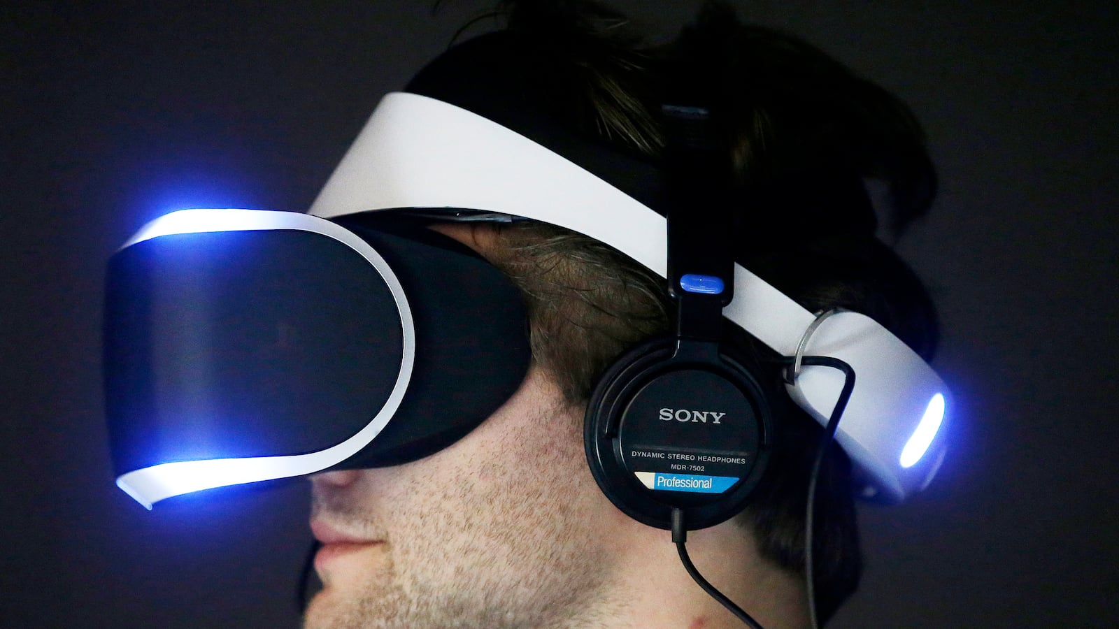articles/2014/05/08/the-game-you-wear-on-your-face-virtual-reality-is-finally-here/140507-kubas-meyer-vr-tease_dadpxf