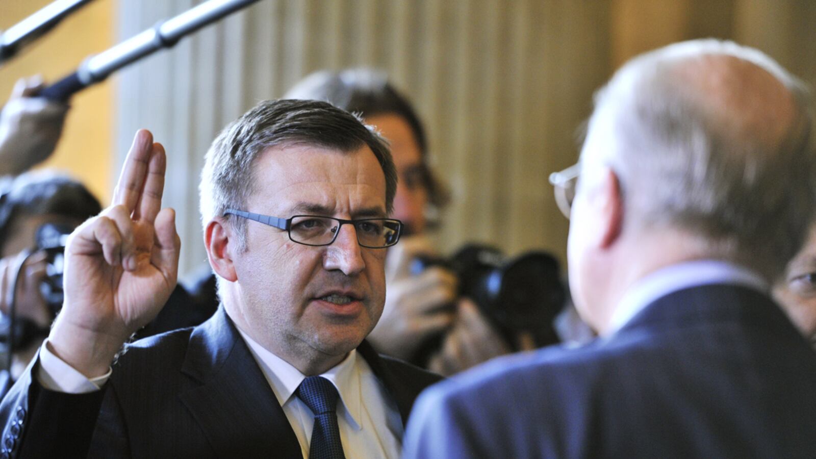 cheats/2011/12/06/belgium-swears-in-new-pm/belgium-swears-in-new-government-cs_kkaxfe