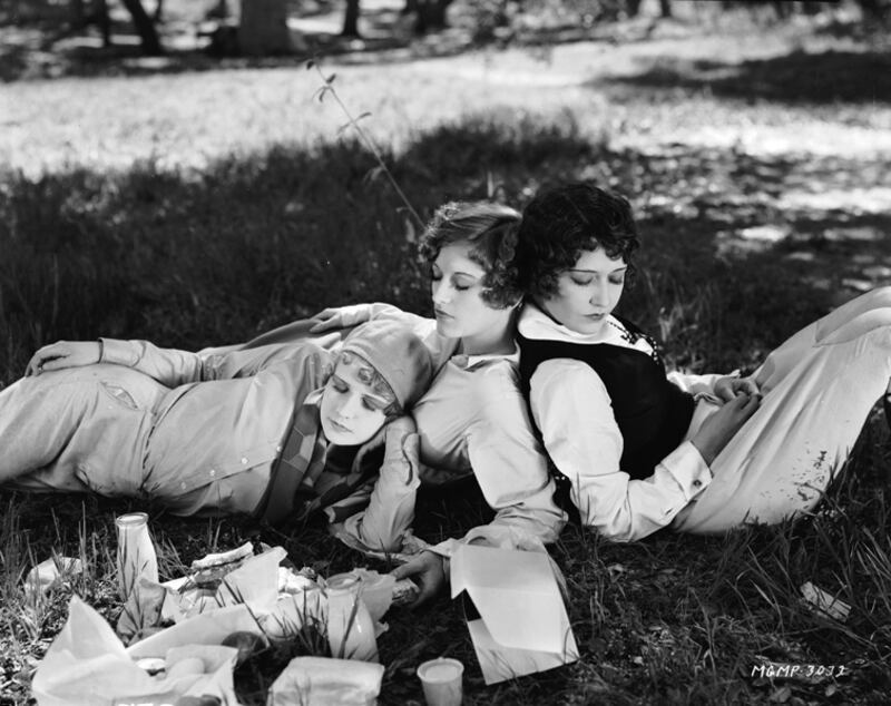 galleries/2011/07/03/picnic-fashion-through-the-years/picnic-fashion-crawford_fxroff