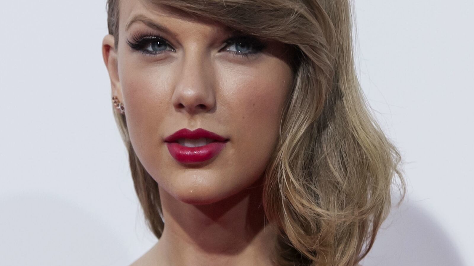 cheats/2015/12/13/crowdsourced-swift-book-to-be-published/151213-taylor-swift-crowdsourced-book-cheat_vwxal0
