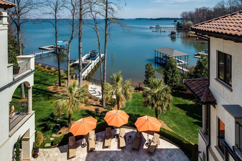 galleries/2014/12/13/omg-i-want-this-house-cornelius-north-carolina-photos/141211-omg-nc-9_gwztss