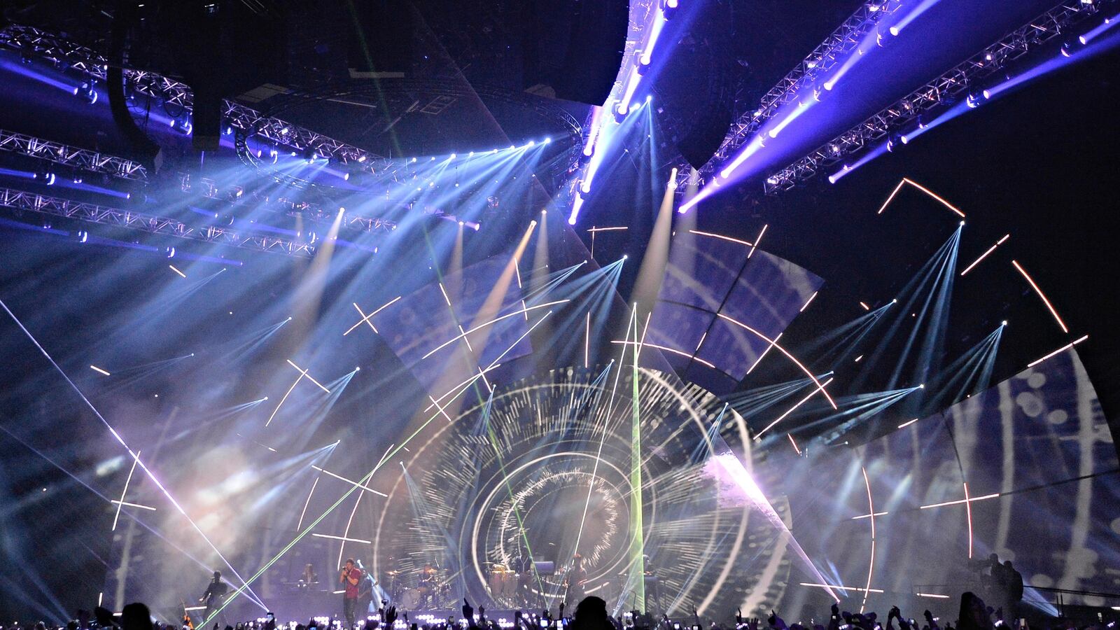 articles/2016/11/06/the-2016-emas-mtv-europe-music-awards-live-stream-online/161026-warshaw-seo-MTV-EMAs-tease_ydpmhz