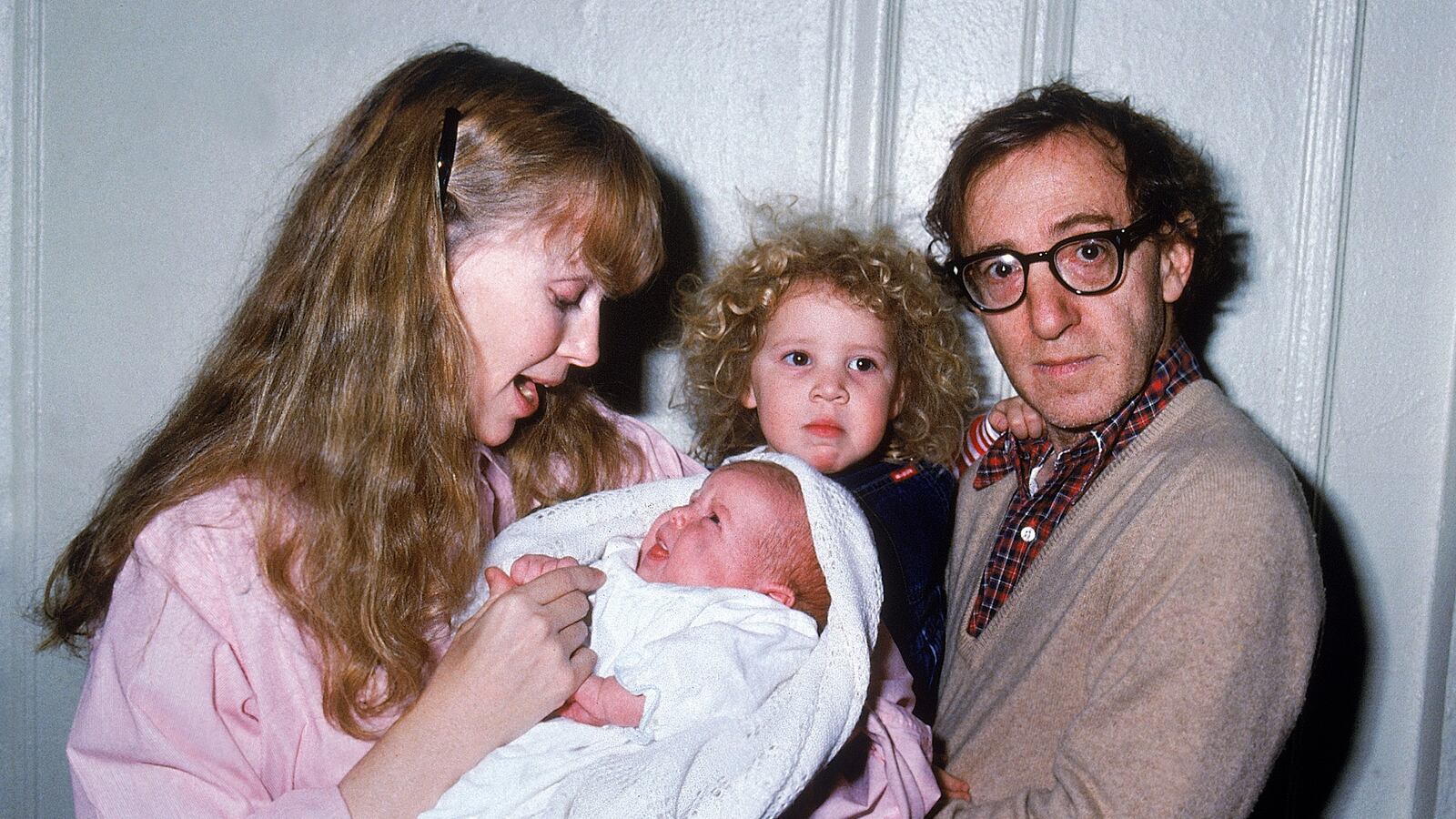 articles/2014/02/10/inside-the-shocking-custody-case-court-documents-that-shed-light-on-the-dylan-farrow-woody-allen-saga/140209-stern-woody-allen-tease_jilvrg