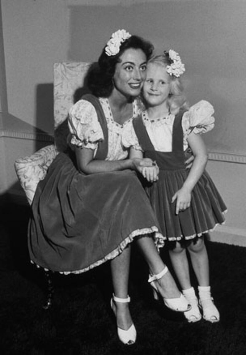 galleries/2010/05/13/celebrity-mama-drama/mama-drama---crawford_e4xcr1