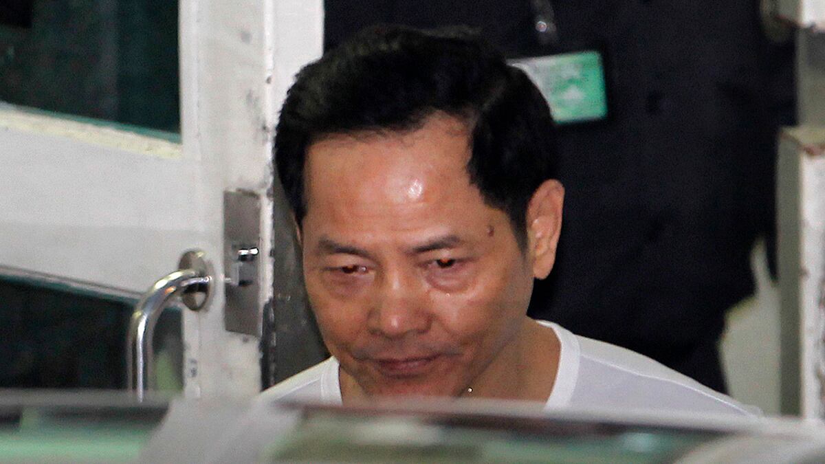 cheats/2012/12/01/macau-gangster-broken-tooth-freed/broken-tooth-gangster-release-cheat_xmw4uk