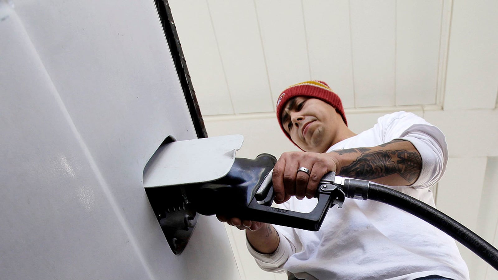 cheats/2012/03/16/u-s-u-k-set-to-tap-oil-stocks/gas-station-refuel-cheat_dpwz8q