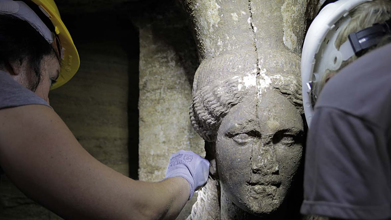articles/2014/09/13/is-this-alexander-the-great-s-tomb/140912-romm-tomb-discovery-tease_s3ygue